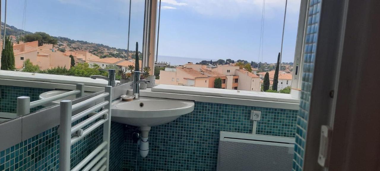 Superbe Appartement Avec Balcon Vue Mer ! Carqueiranne Exteriör bild